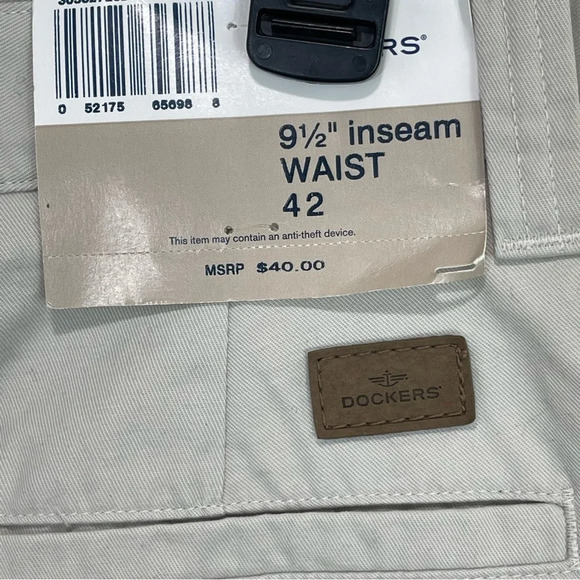 NWT Dockers Flat Front Relax Fit  Kaki Shorts - Picture 11 of 11